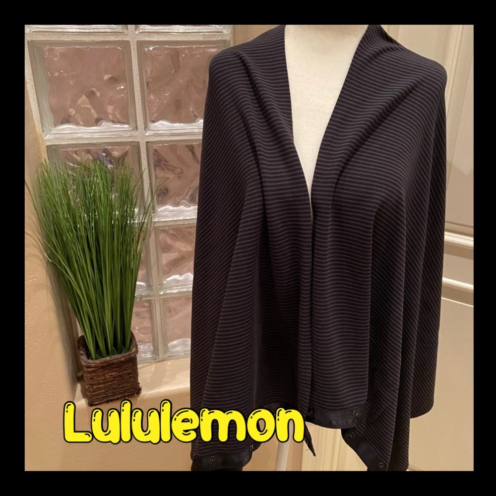 Lululemon Vinyasa scarf black and gray stripes
